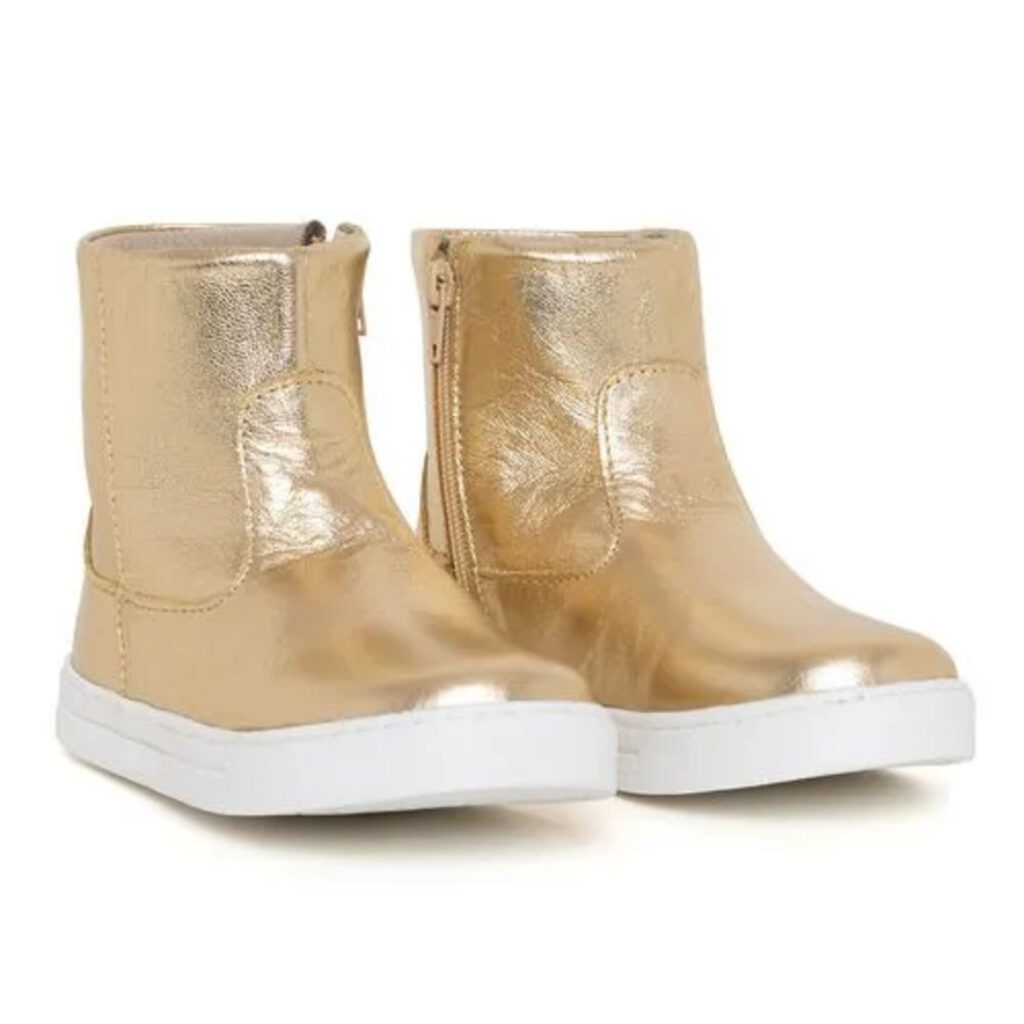 Imagem da Bota Infantil Laranjeiras Kids More Dourada com fundo branco